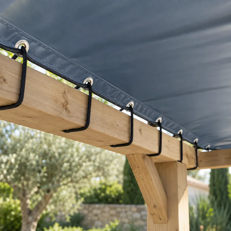 Comment fixer et tendre une bâche de pergola ?